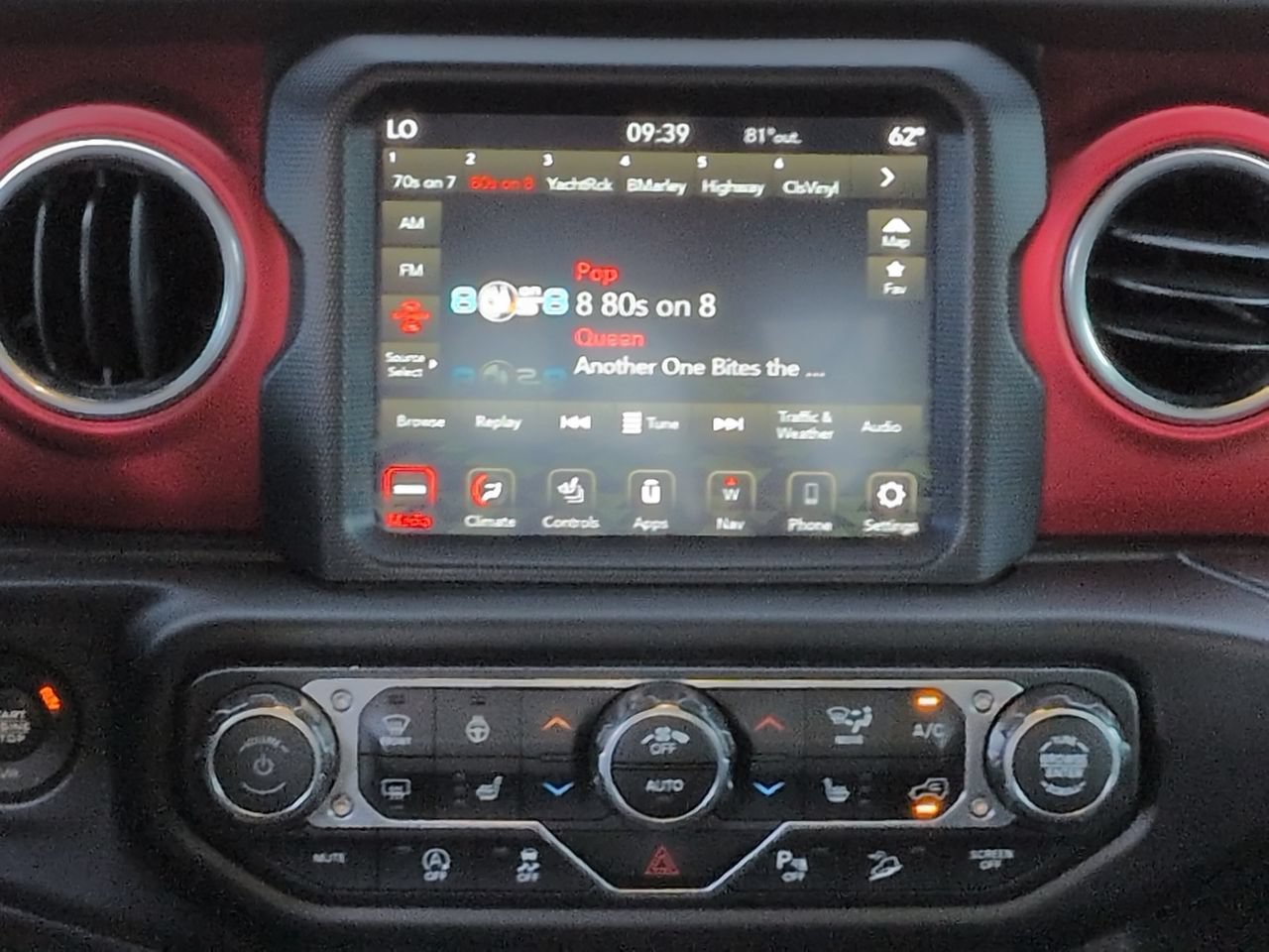 Used 2019 Jeep Wrangler Unlimited Rubicon w/ Uconnect 4C Nav & Sound Group AWD/4WD image 17
