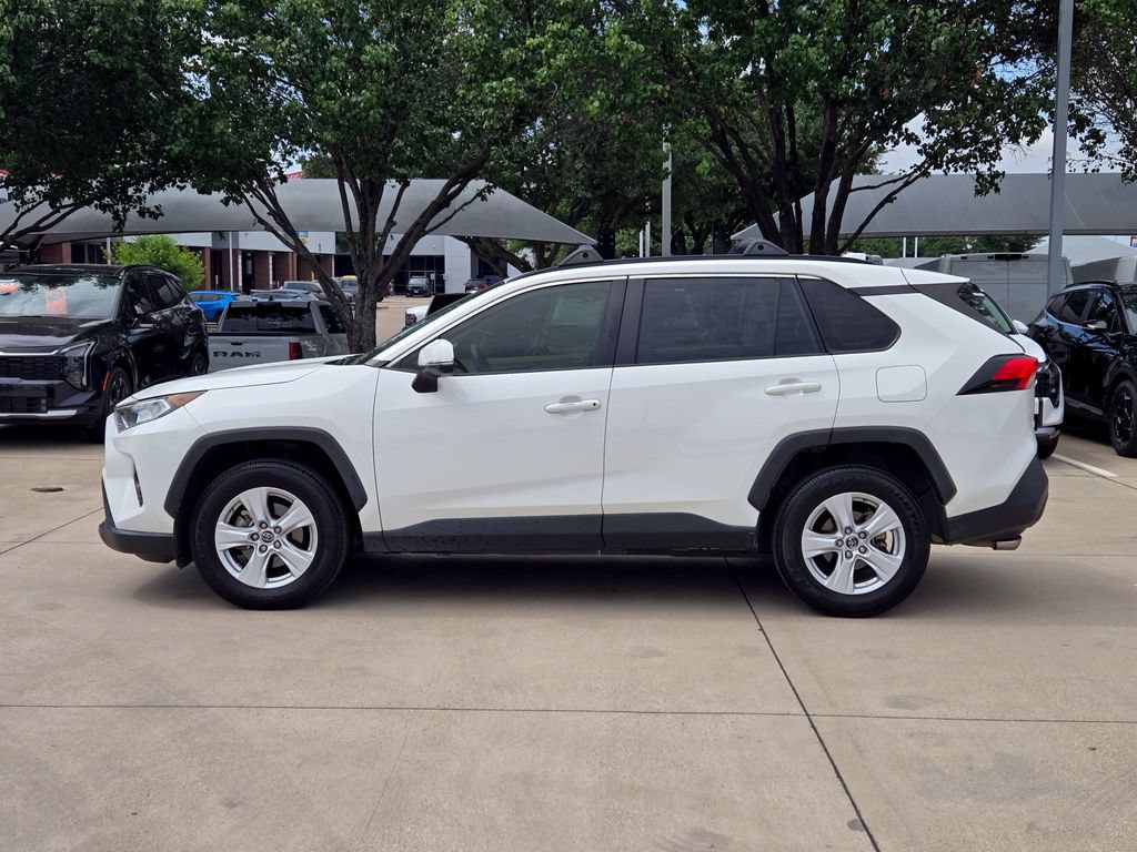 Used 2019 Toyota RAV4 XLE w/ Convenience Package FWD image 12