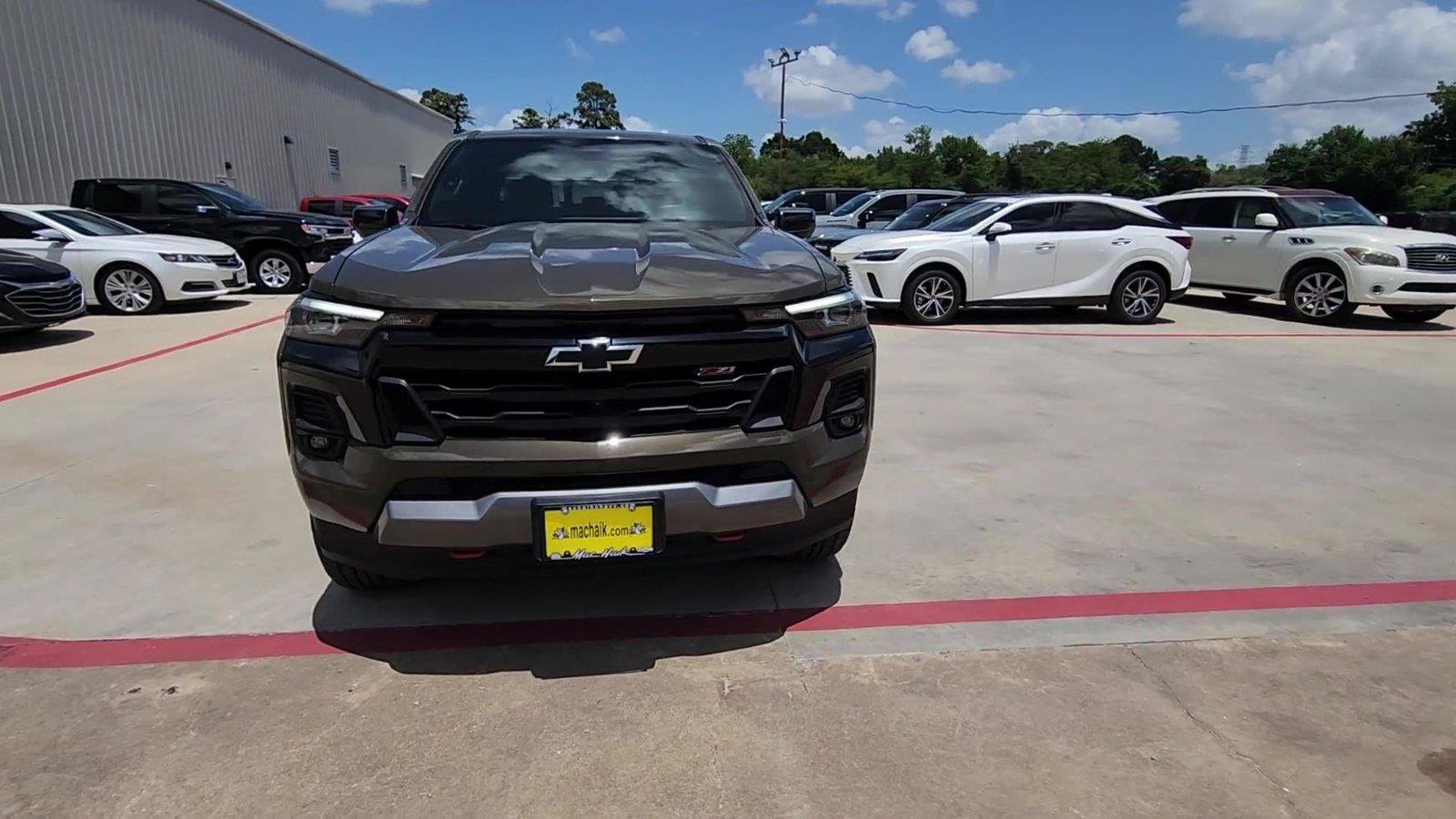Certified 2024 Chevrolet Colorado Z71 w/ Z71 Convenience Package 2 AWD/4WD image 3