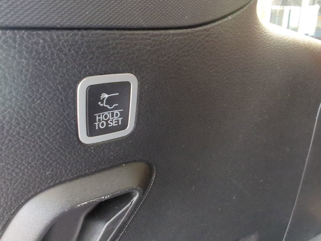 Used 2023 Jeep Grand Wagoneer Series III w/ Rear Seat Video Group 1 image 59