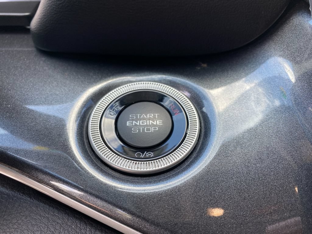 Used 2021 Jeep Grand Cherokee L Laredo w/ Luxury Tech Group I AWD/4WD image 18