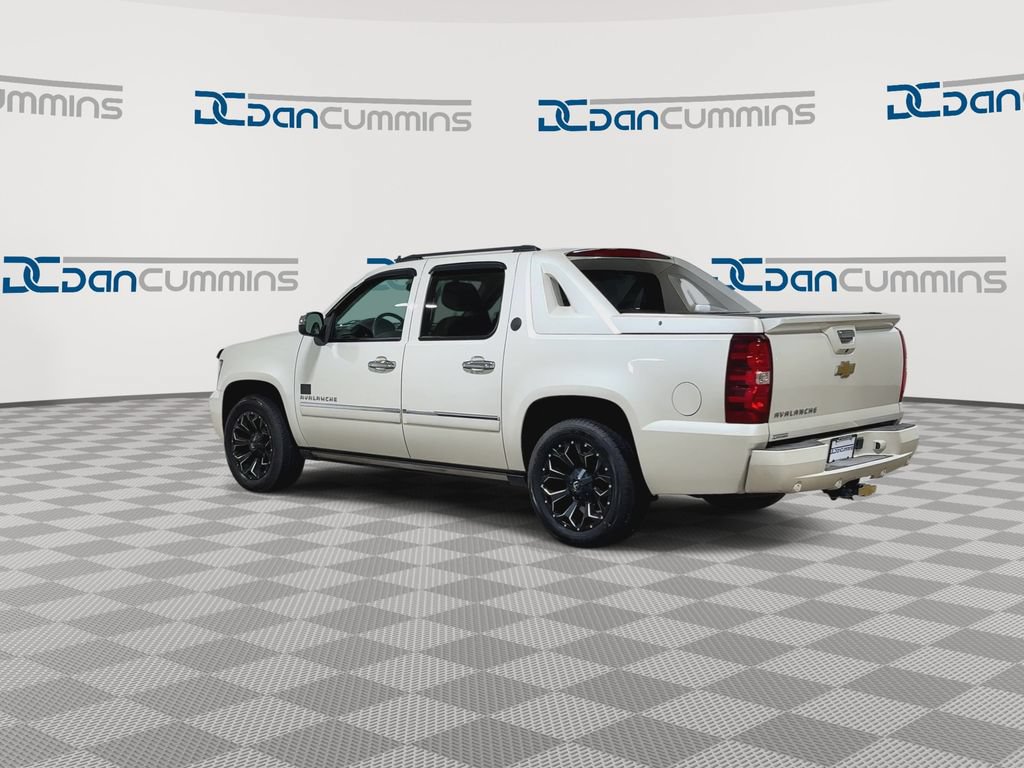 Used 2013 Chevrolet Avalanche LTZ AWD/4WD image 6
