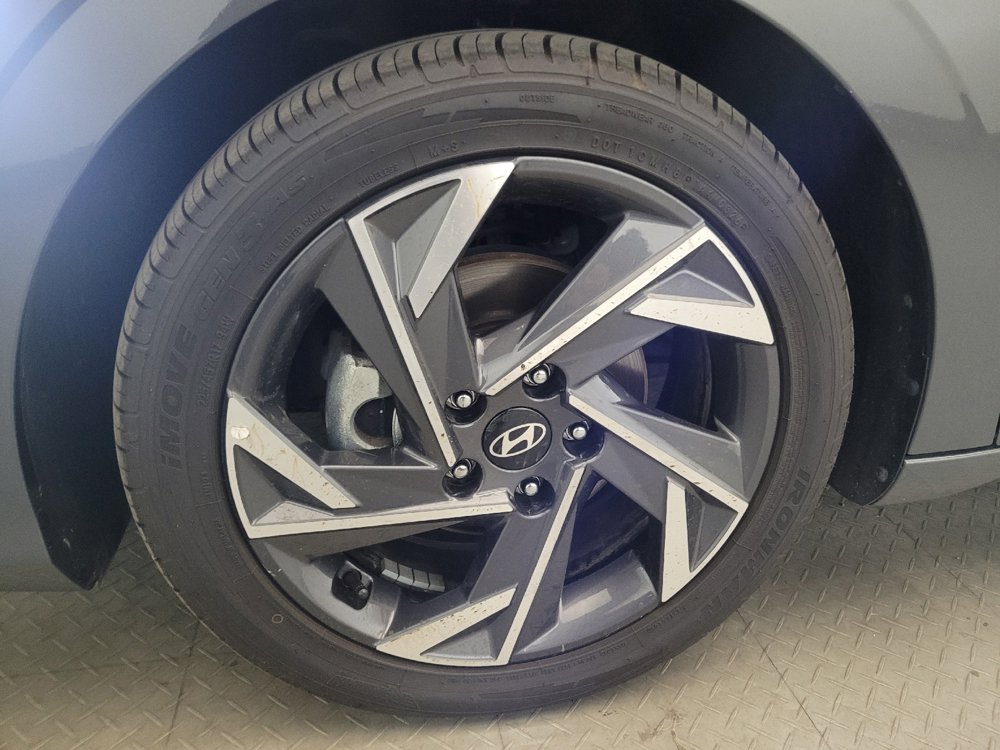 Used 2025 Hyundai Elantra SEL FWD image 31