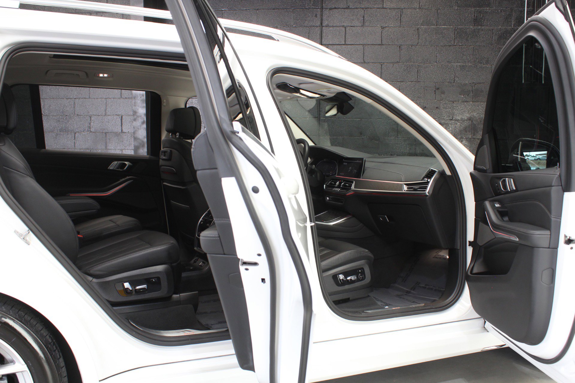 Used 2022 BMW X7 xDrive40i w/ Executive Package AWD/4WD image 31