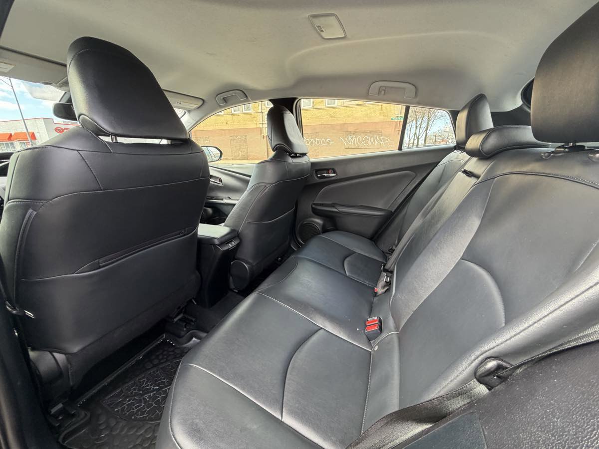 Used 2021 Toyota Prius XLE image 17