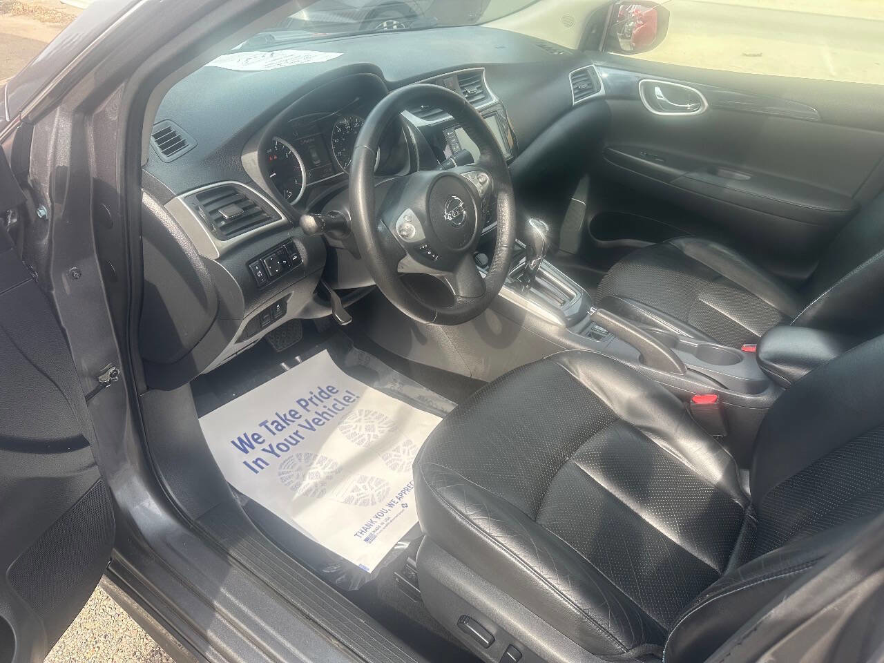 Used 2019 Nissan Sentra SR w/ Premium Package (SR) image 12