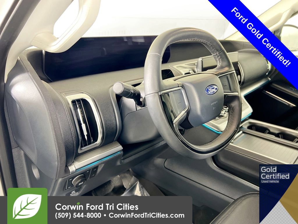 Certified 2025 Ford Expedition Max Platinum AWD/4WD image 3