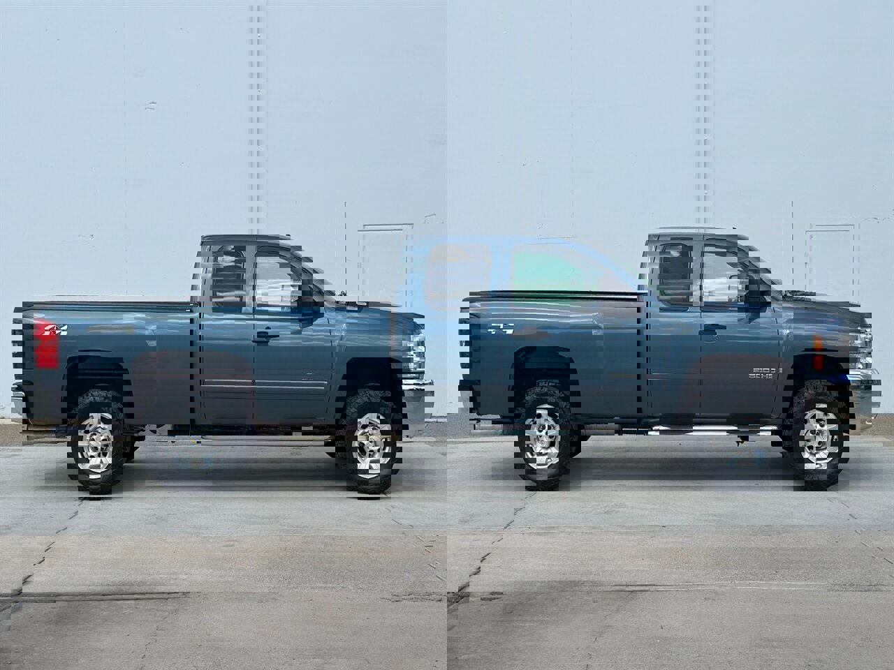 Used 2007 Chevrolet Silverado 2500 LT w/ 2LT Audio Package image 7