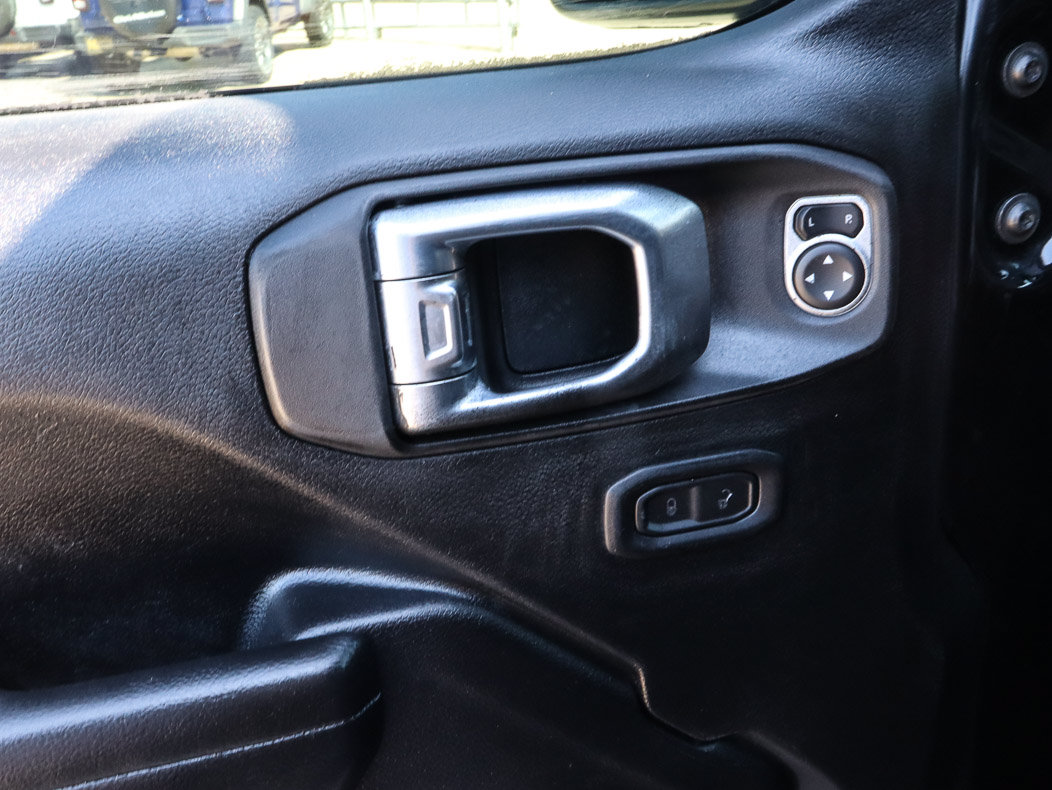 Used 2018 Jeep Wrangler Unlimited Sport S AWD/4WD image 17