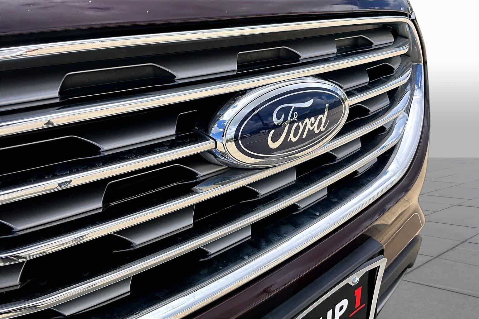Used 2019 Ford Edge SEL w/ Equipment Group 201A FWD image 30