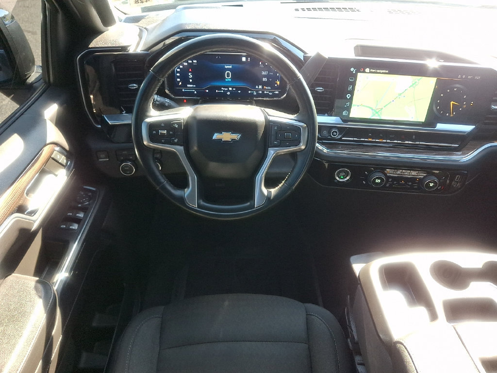Used 2023 Chevrolet Silverado 1500 LT AWD/4WD image 2