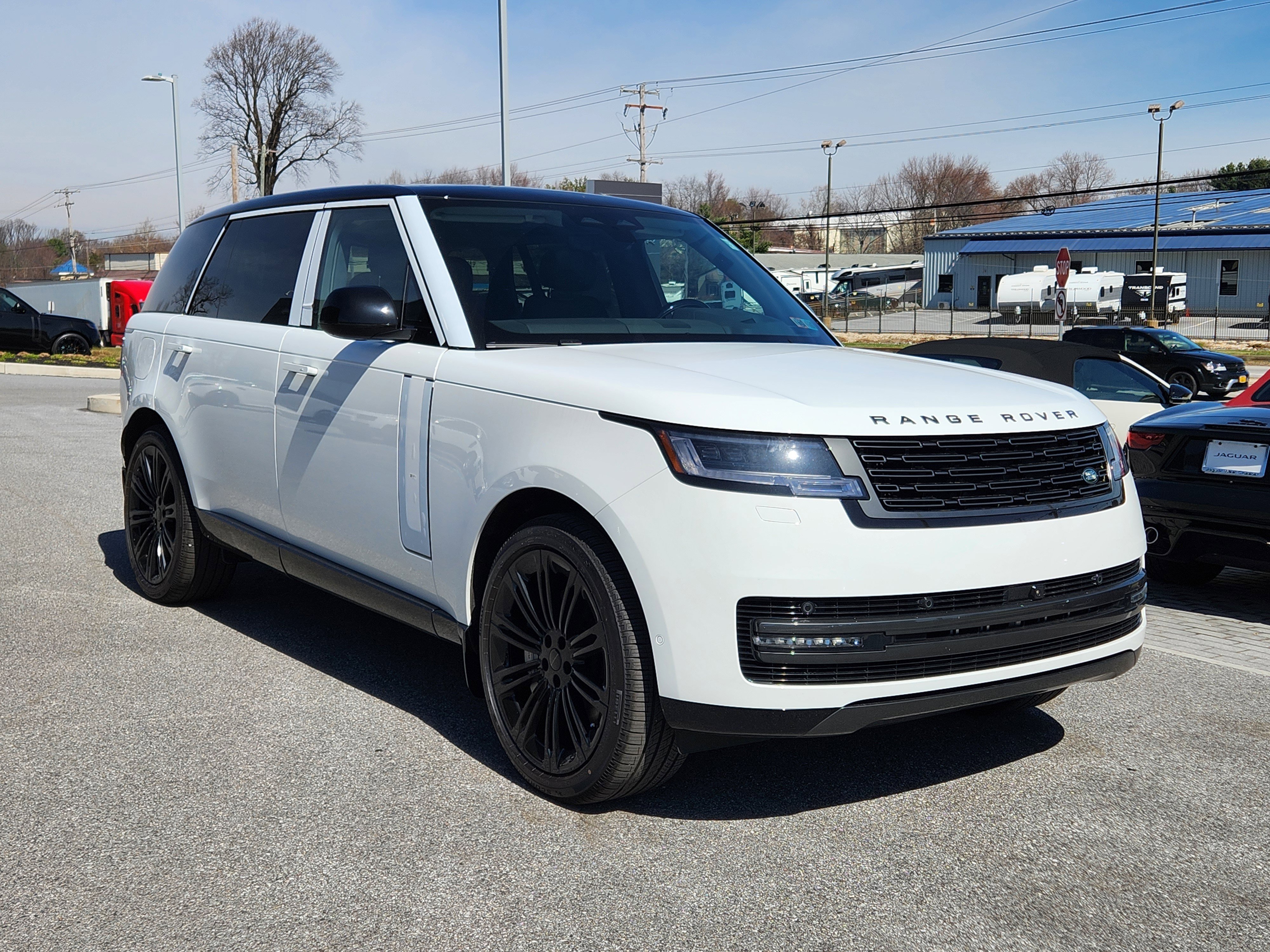 New 2026 Land Rover Range Rover Long Wheelbase SE image 2