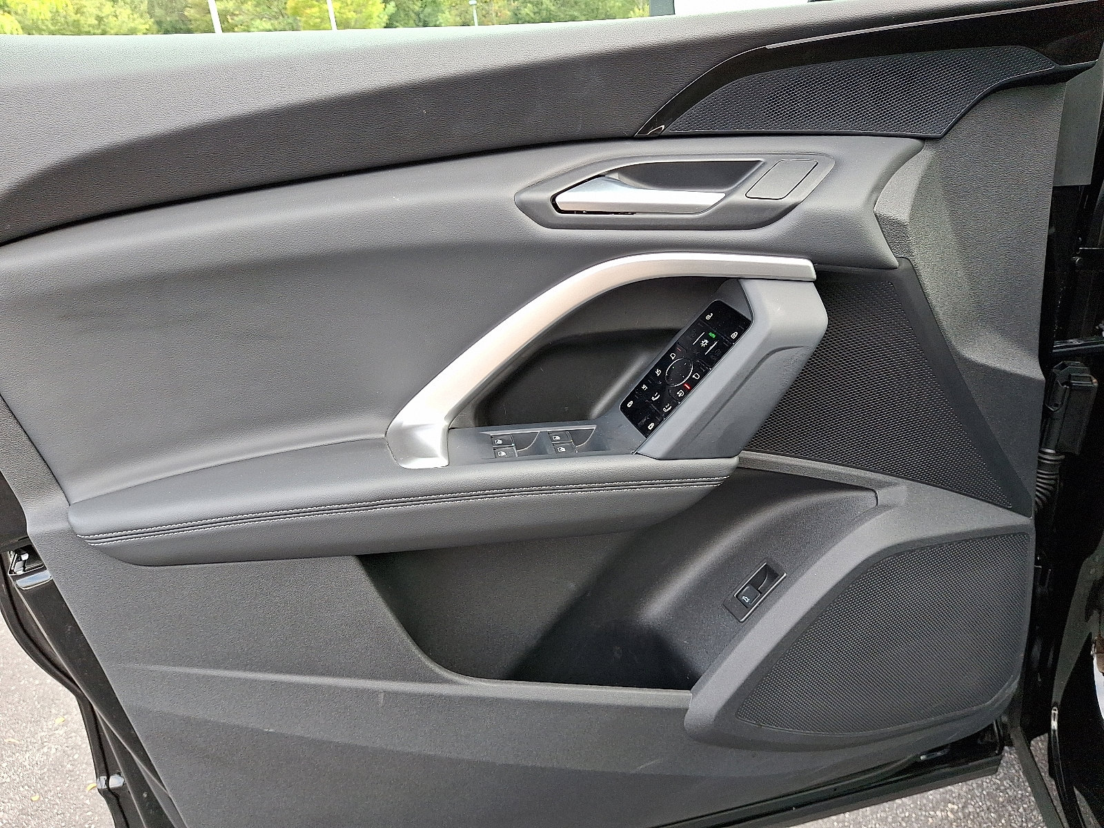 Used 2025 Audi Q5 Premium image 13