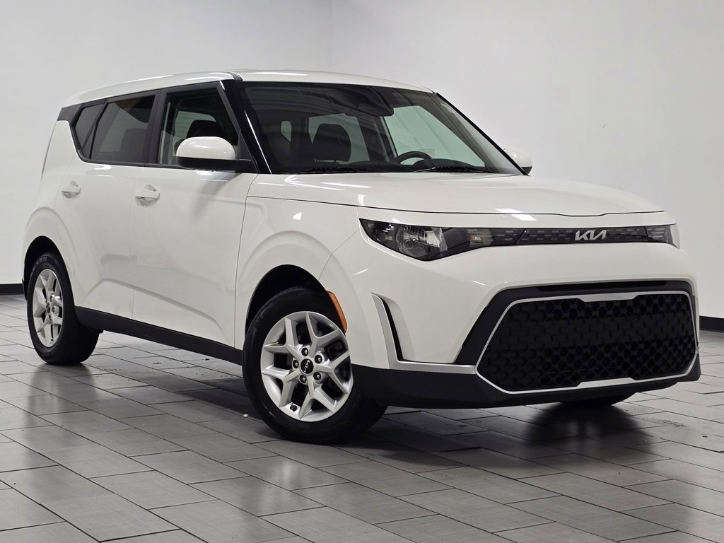 Used 2023 Kia Soul LX w/ LX Technology Package image 2