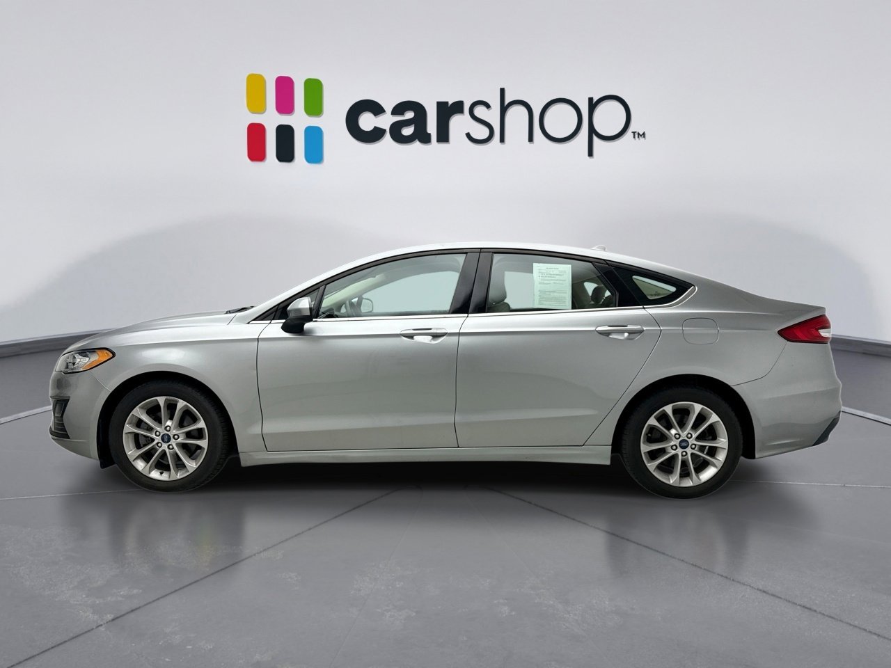 Used 2020 Ford Fusion SE image 2
