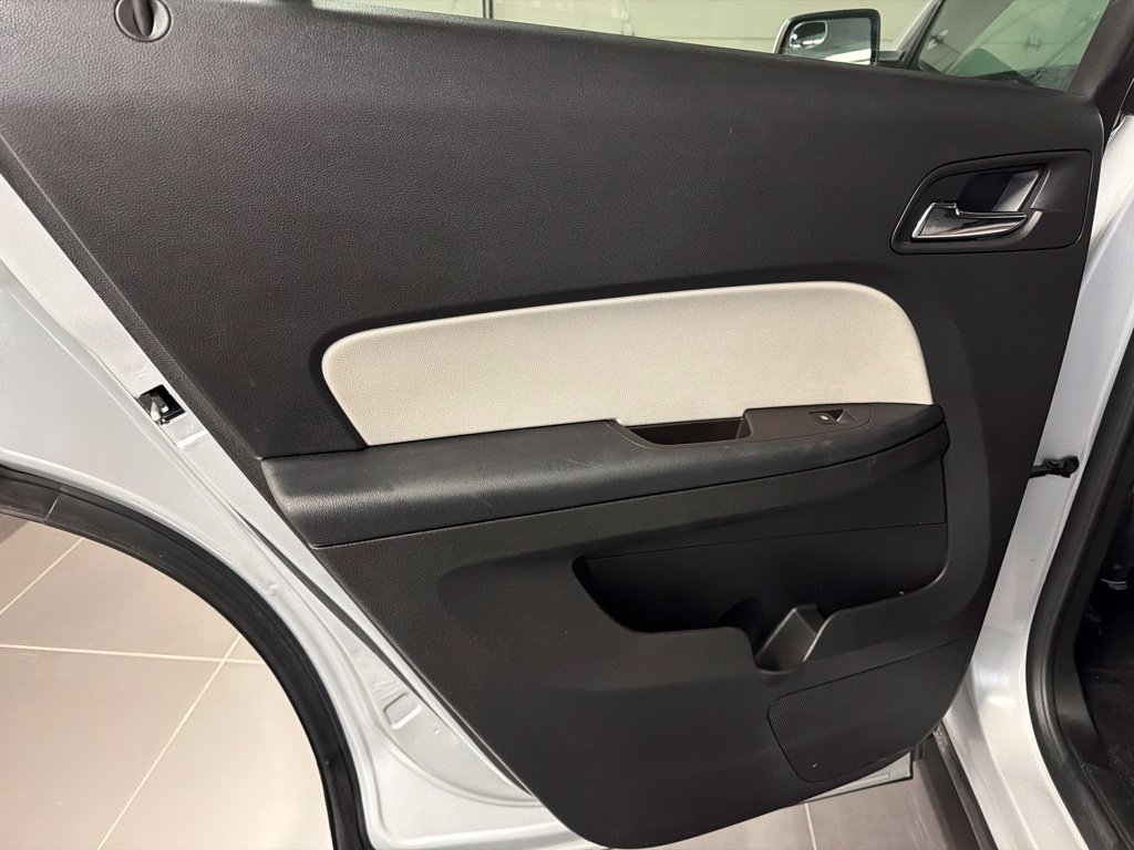 Used 2015 Chevrolet Equinox LT AWD/4WD image 32