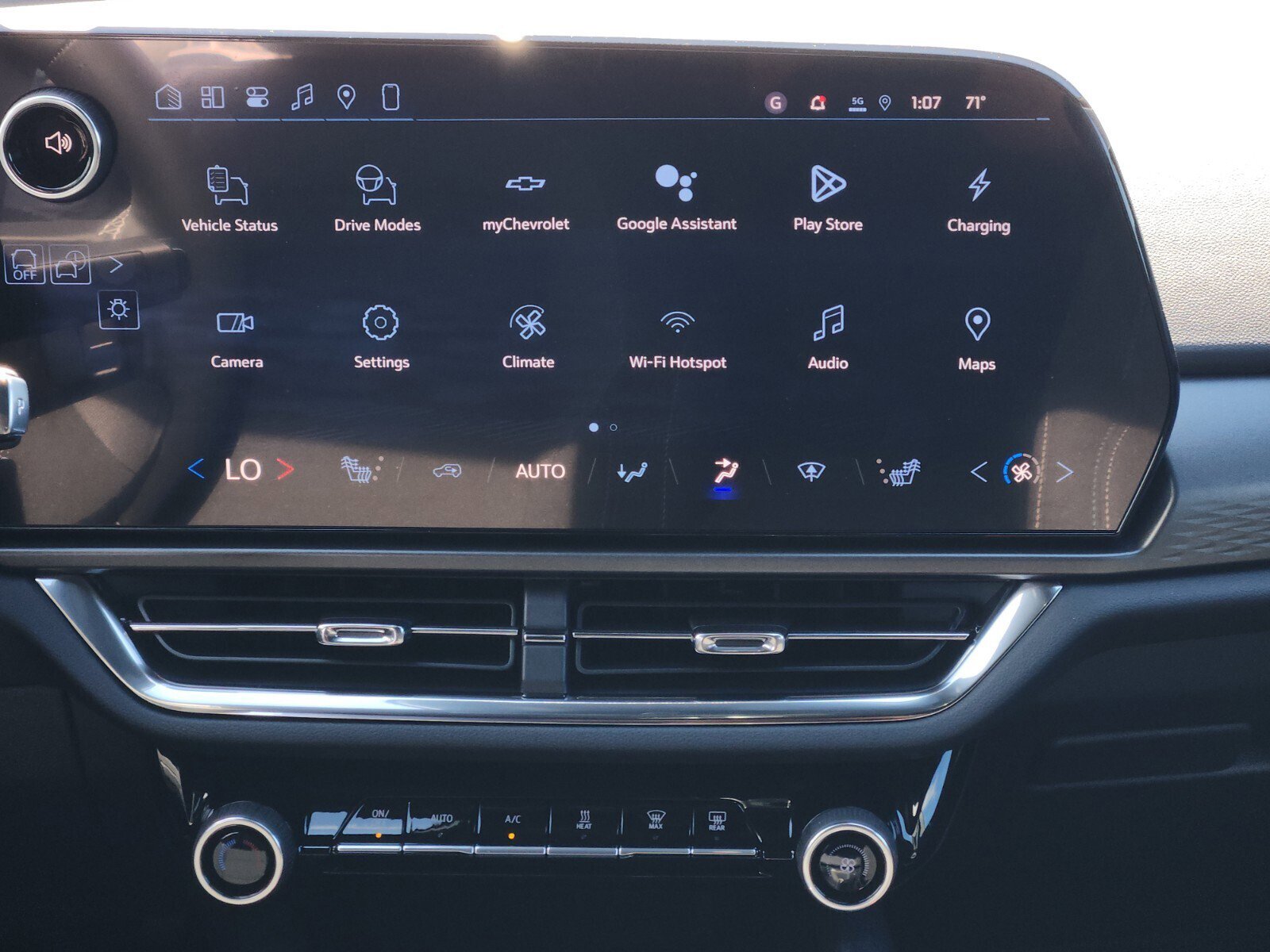 New 2026 Chevrolet Equinox EV LT w/ Comfort Package AWD/4WD image 9