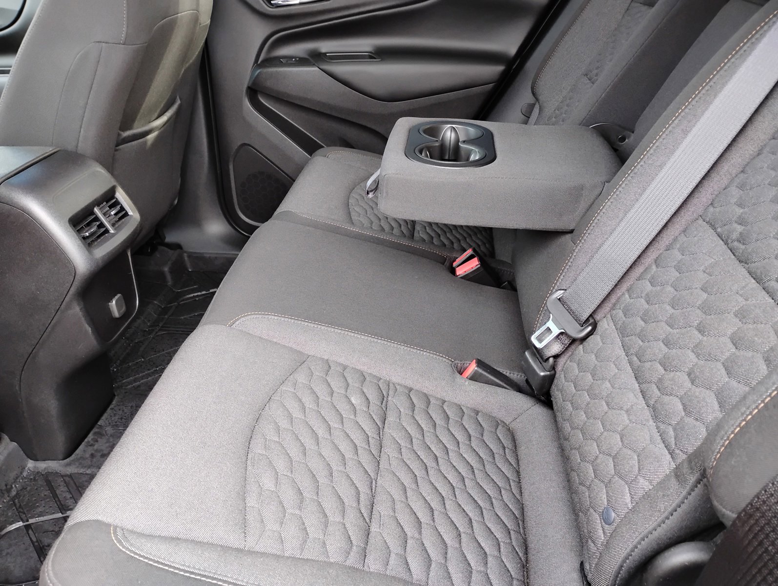 Used 2018 Chevrolet Equinox LT image 17