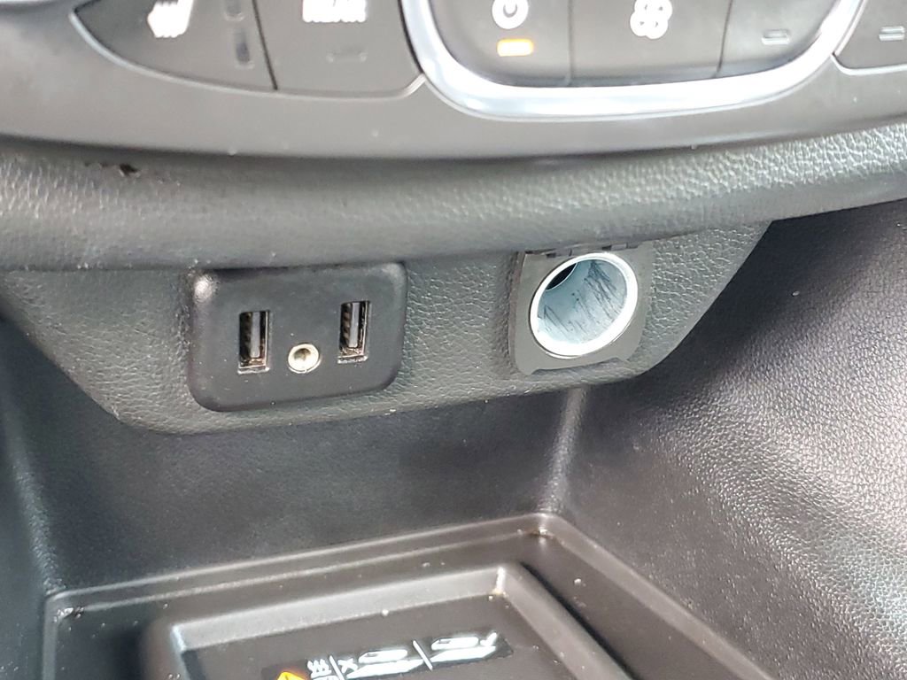 Used 2022 Chevrolet Traverse LT image 24