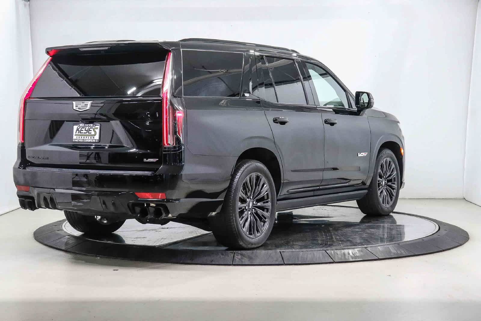 Used 2023 Cadillac Escalade V w/ LPO, ONYX Package AWD/4WD image 4