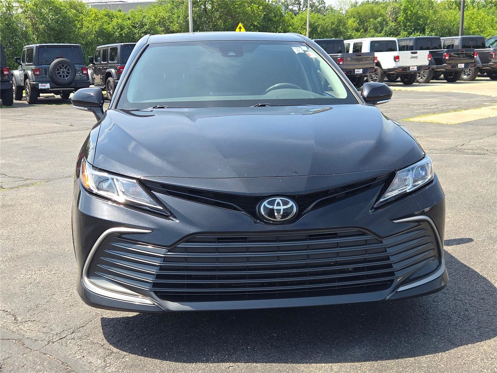 Used 2023 Toyota Camry LE AWD/4WD image 4