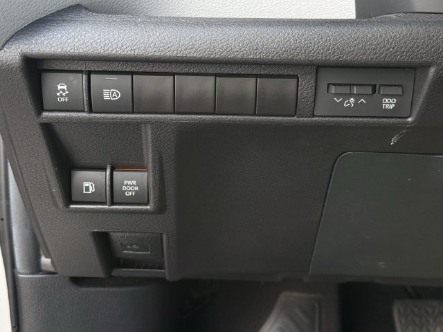Used 2025 Toyota Sienna XLE FWD image 24