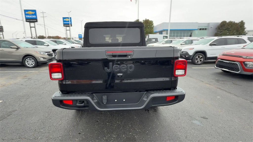 Used 2024 Jeep Gladiator Sport image 7