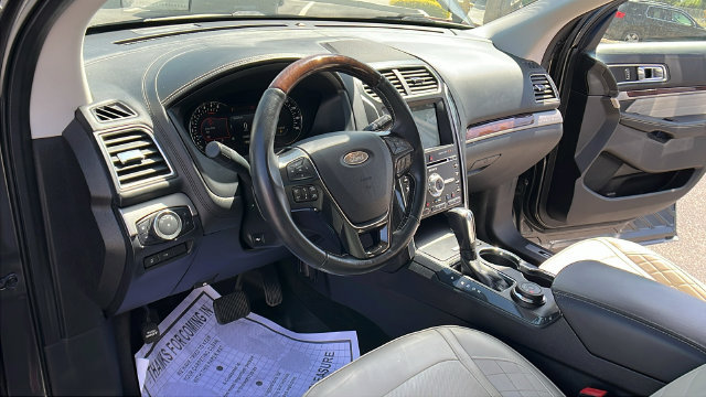 Used 2017 Ford Explorer Platinum AWD/4WD image 16