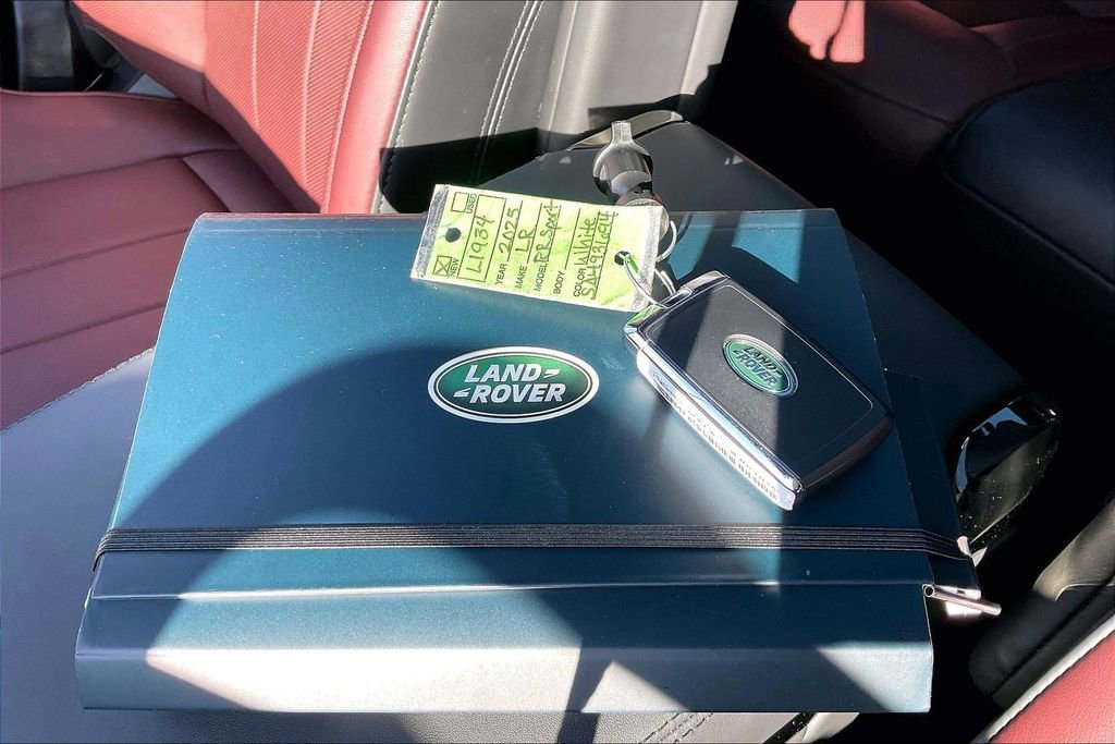 Used 2025 Land Rover Range Rover Sport Dynamic SE image 33
