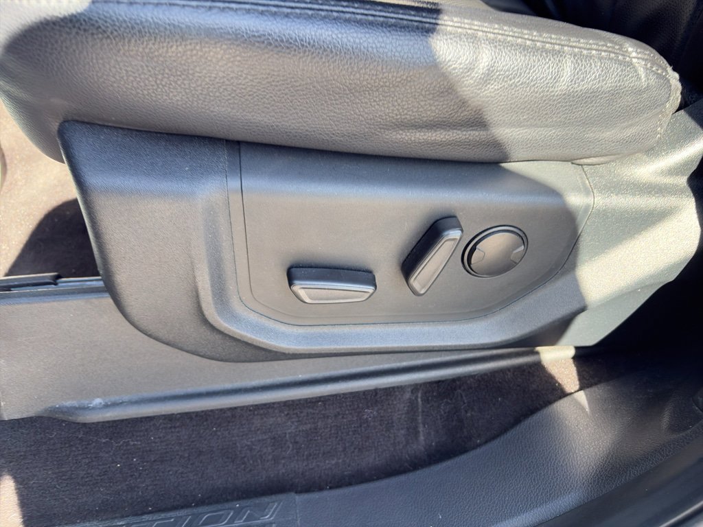 Used 2020 Ford Expedition XLT w/ Equipment Group 202A AWD/4WD image 19