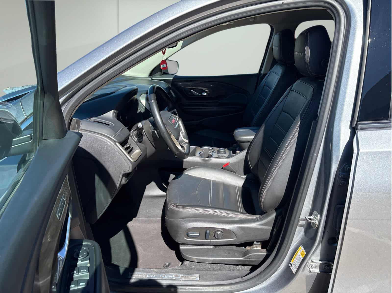 Used 2024 GMC Terrain Denali image 10