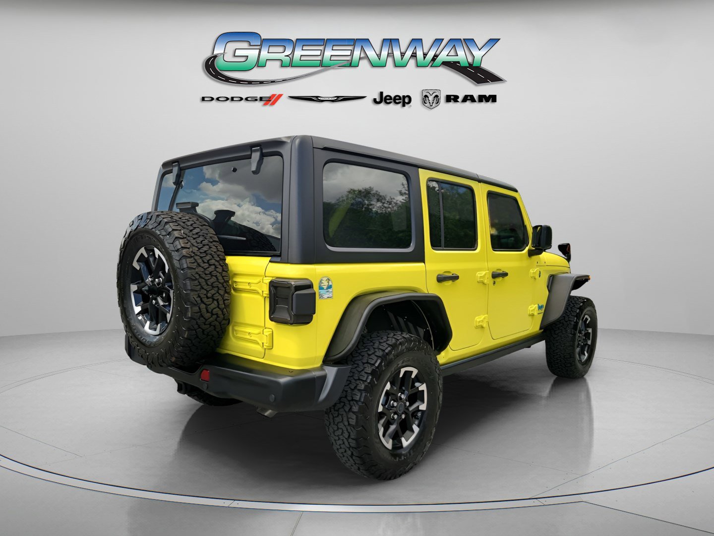 Used 2024 Jeep Wrangler Unlimited Rubicon 4xe w/ Capability Package AWD/4WD image 3