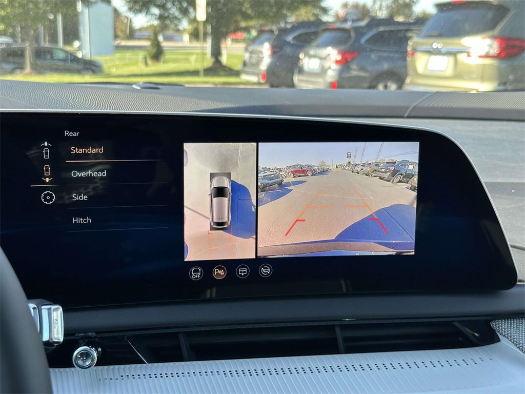 New 2025 Cadillac Optiq Sport 2 w/ LPO, ONYX Package image 21