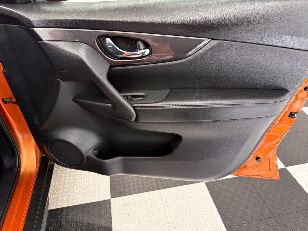 Used 2020 Nissan Rogue SV FWD image 23