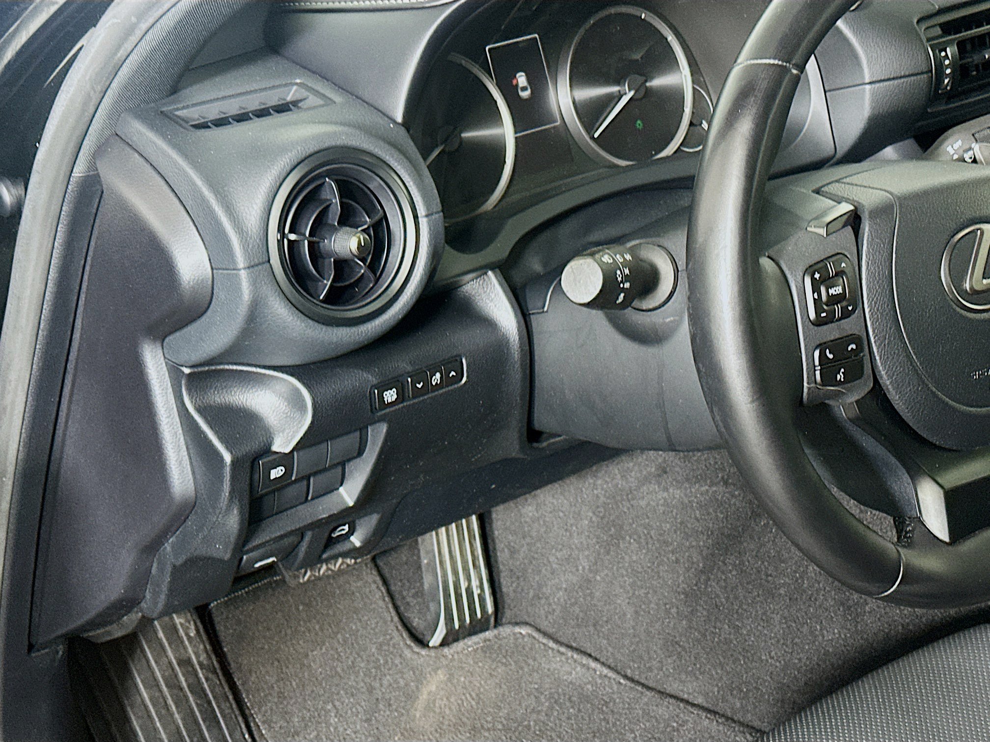 Used 2024 Lexus IS 300 w/ Comfort Package RWD image 17