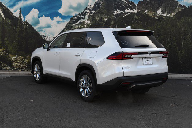 New 2026 Toyota Grand Highlander Platinum image 3