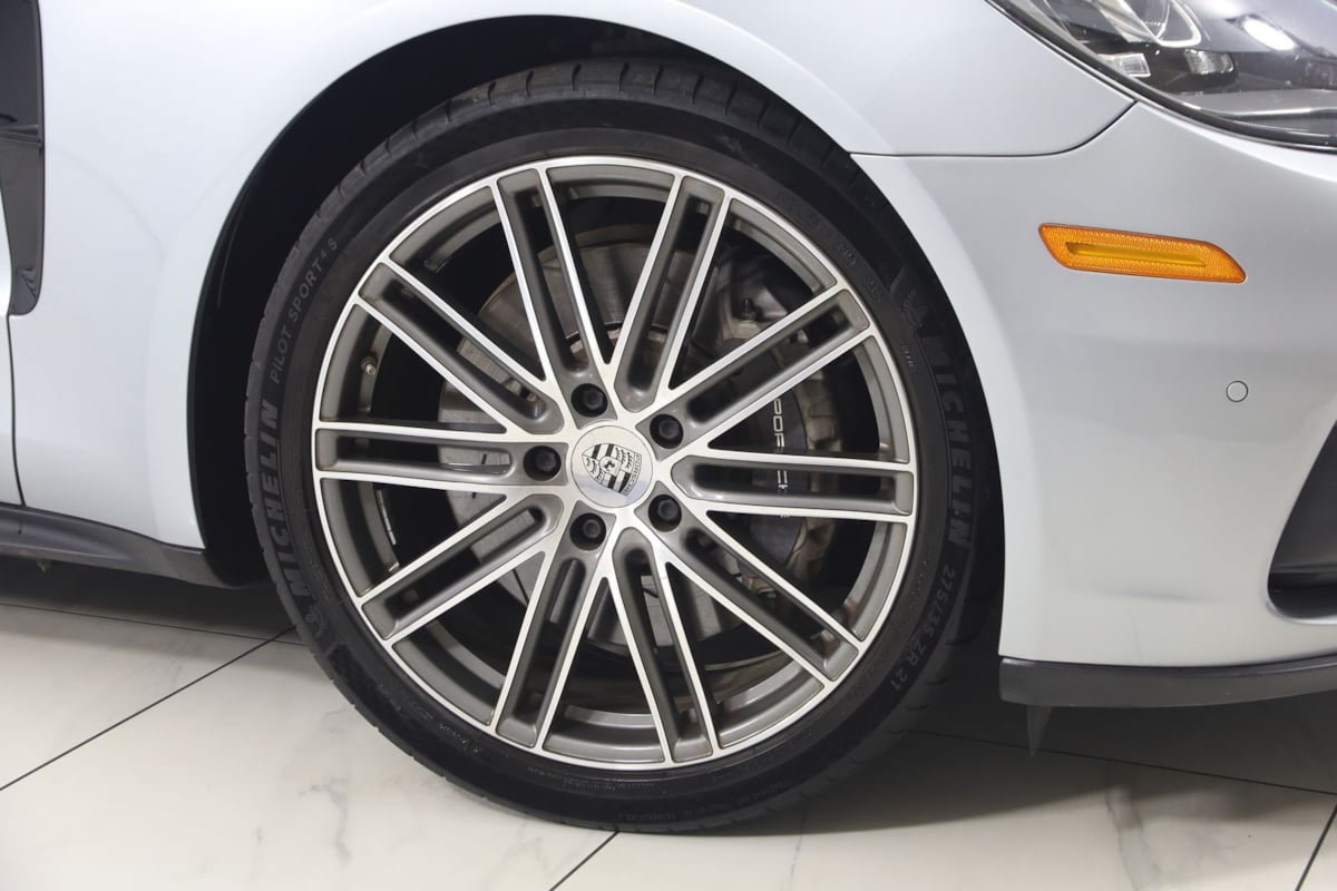 Used 2018 Porsche Panamera 4 AWD/4WD image 19