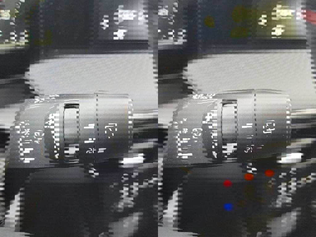 Certified 2025 Nissan Kicks SR w/ Illumination Package image 15