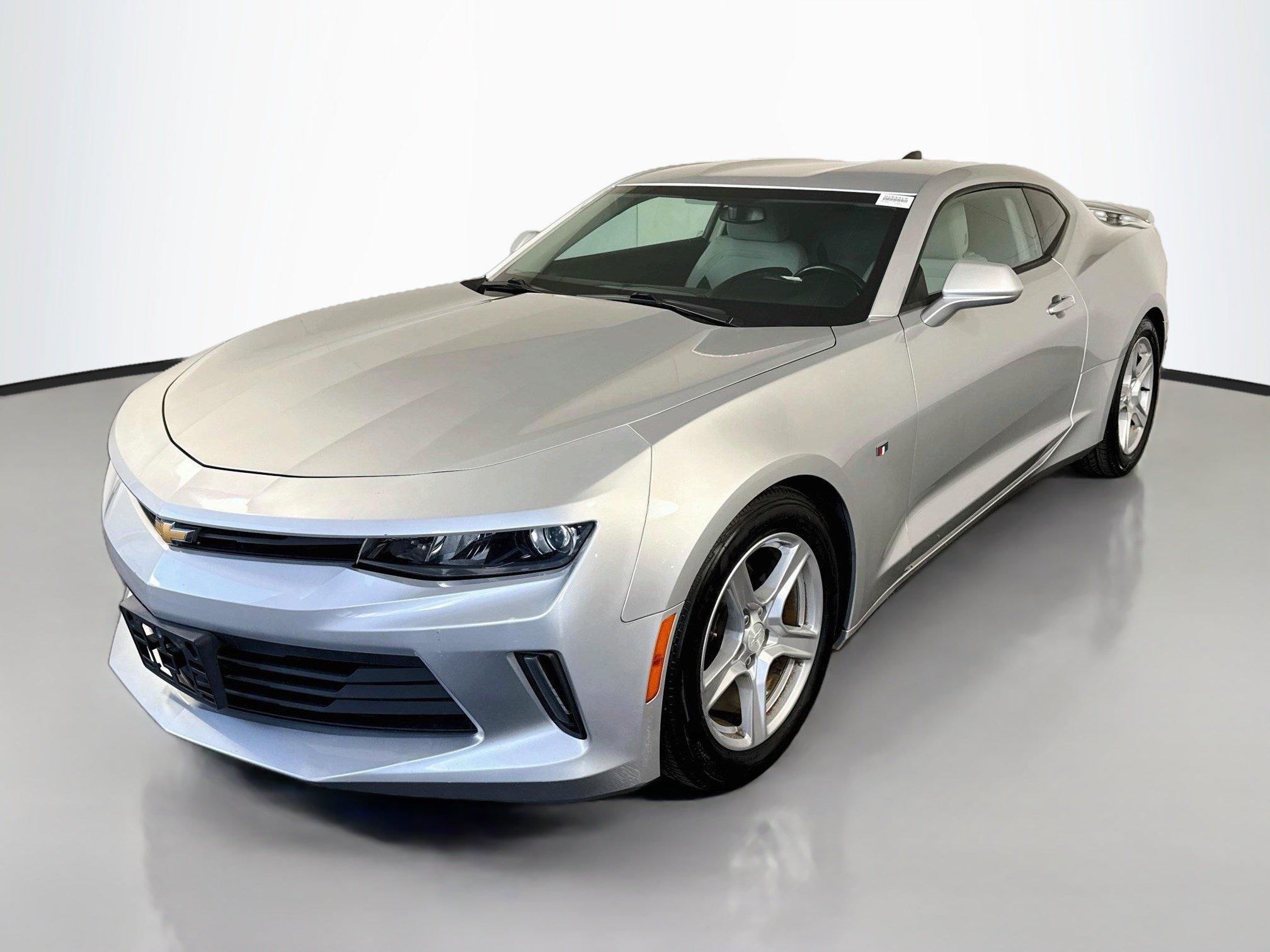 Used 2017 Chevrolet Camaro LT RWD image 4