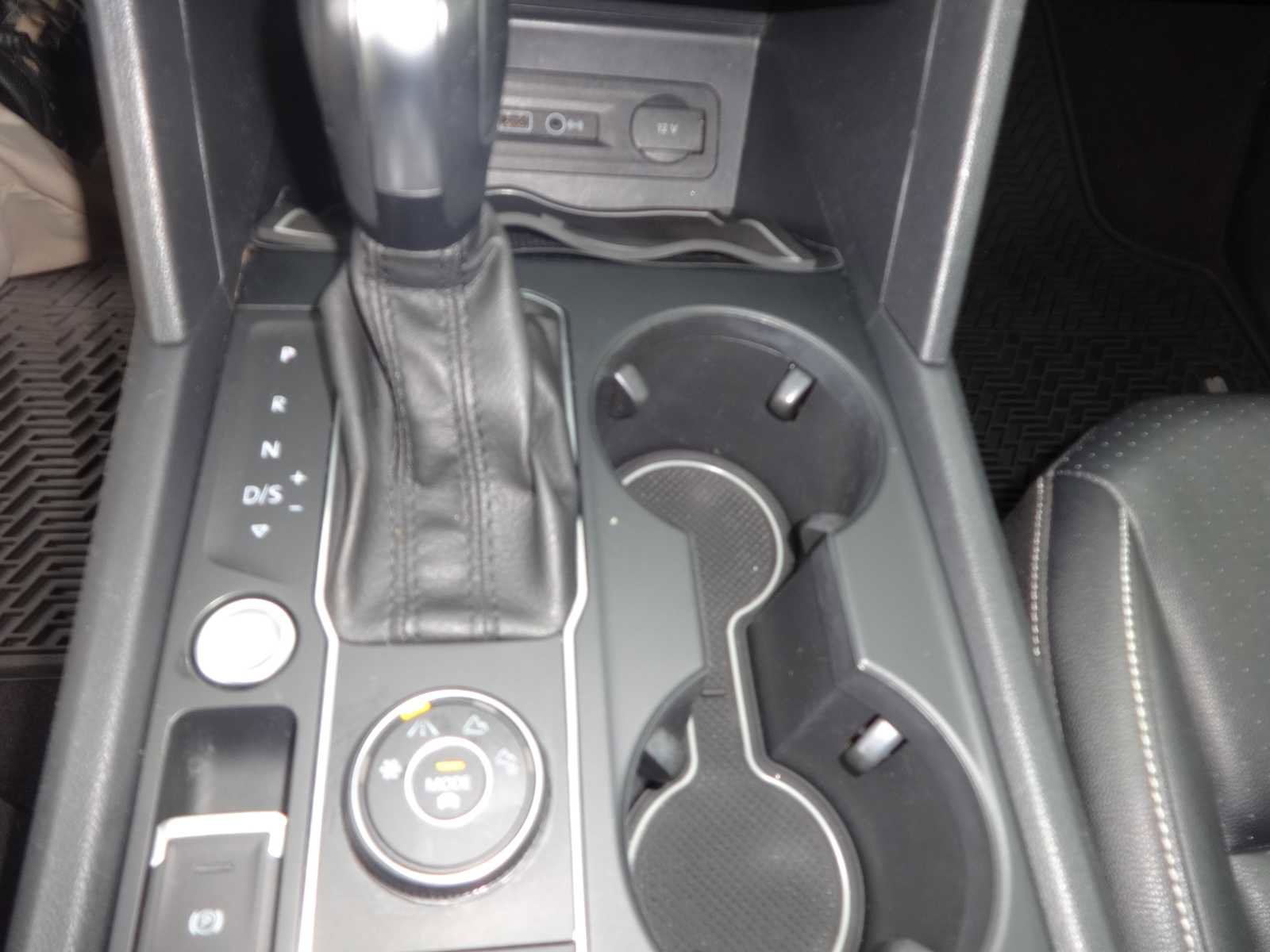 Used 2020 Volkswagen Atlas Cross Sport SE w/ Towing Package image 18