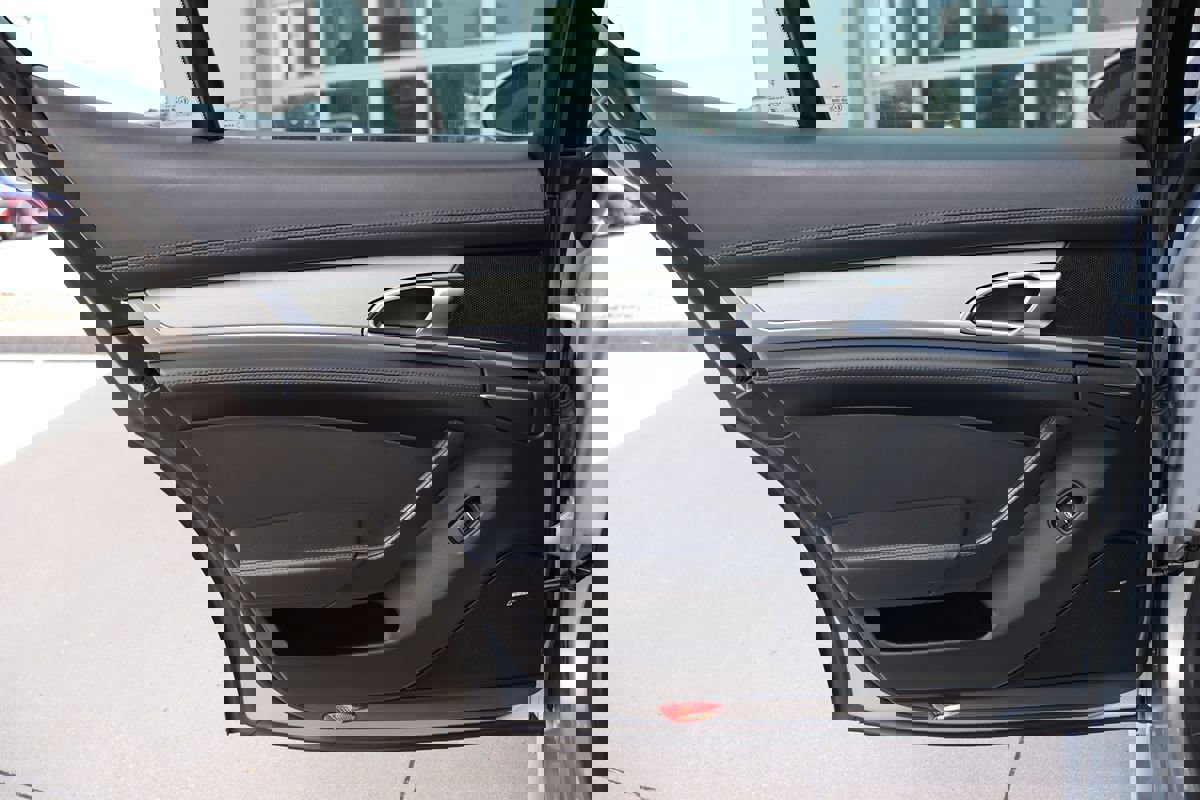 Used 2015 Porsche Panamera S image 46