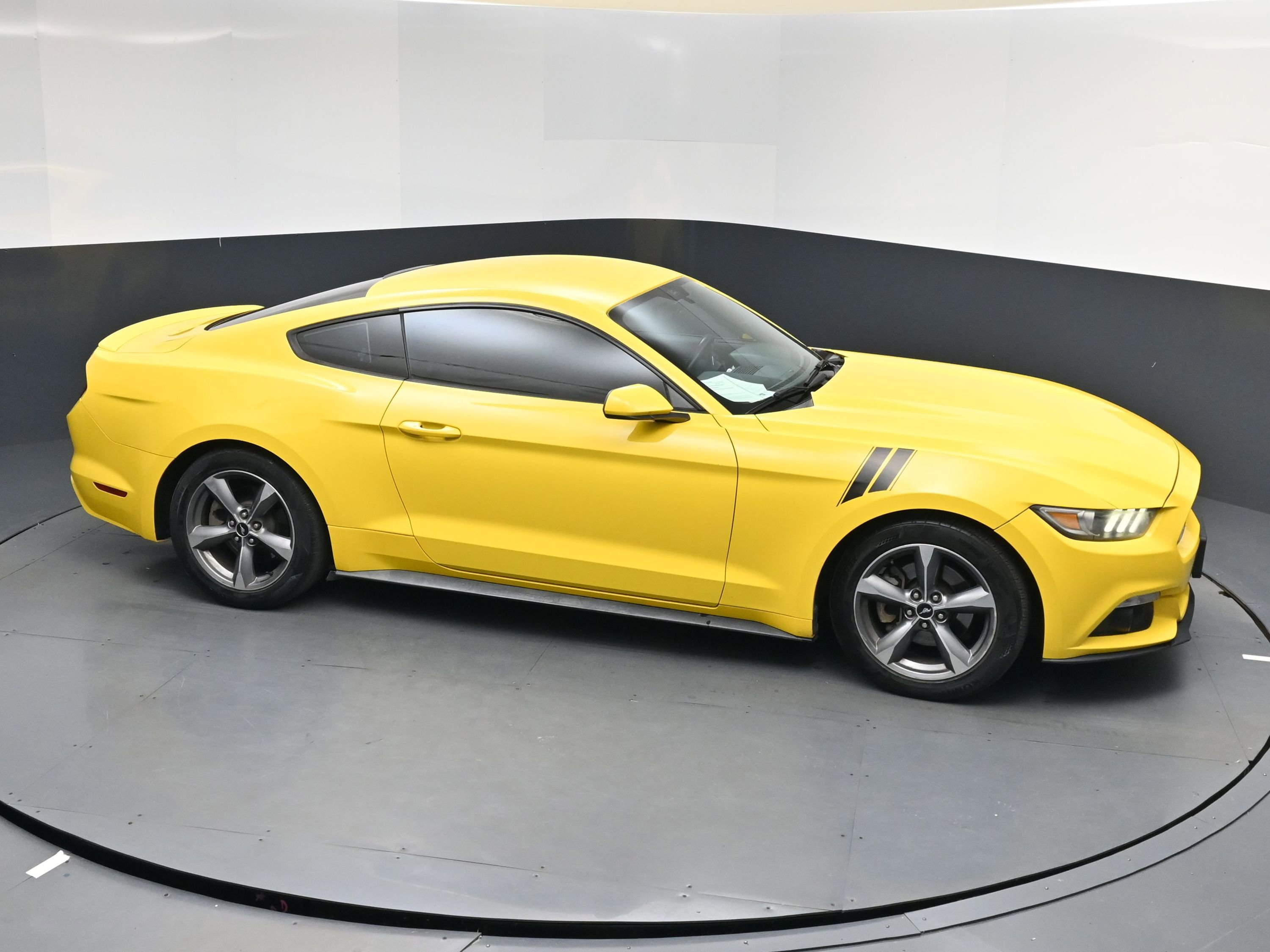 Used 2016 Ford Mustang EcoBoost image 13