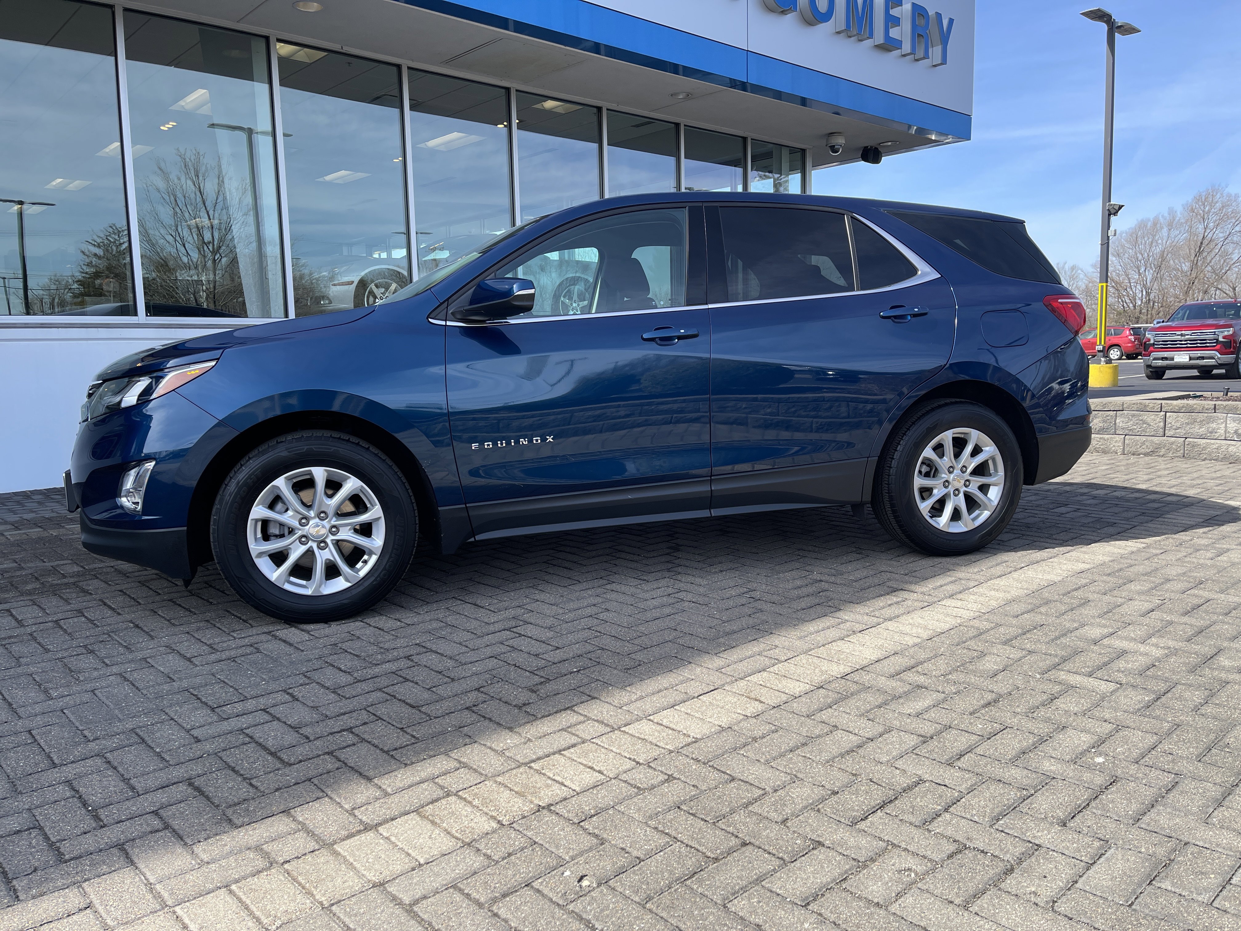 Used 2019 Chevrolet Equinox LT image 2