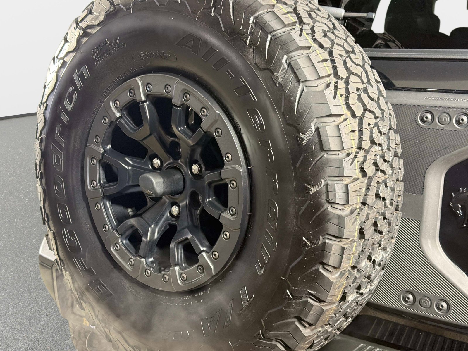 Used 2024 Ford Bronco Raptor w/ Interior Carbon Fiber Pack 6 AWD/4WD image 18