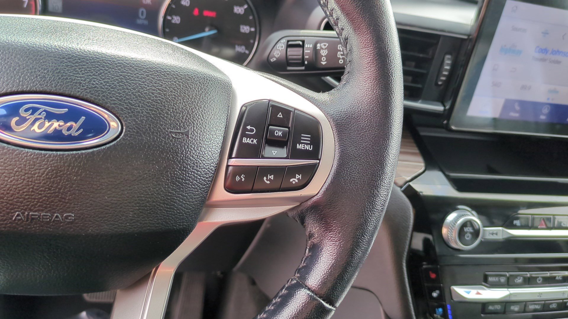 Used 2023 Ford Explorer Limited image 18