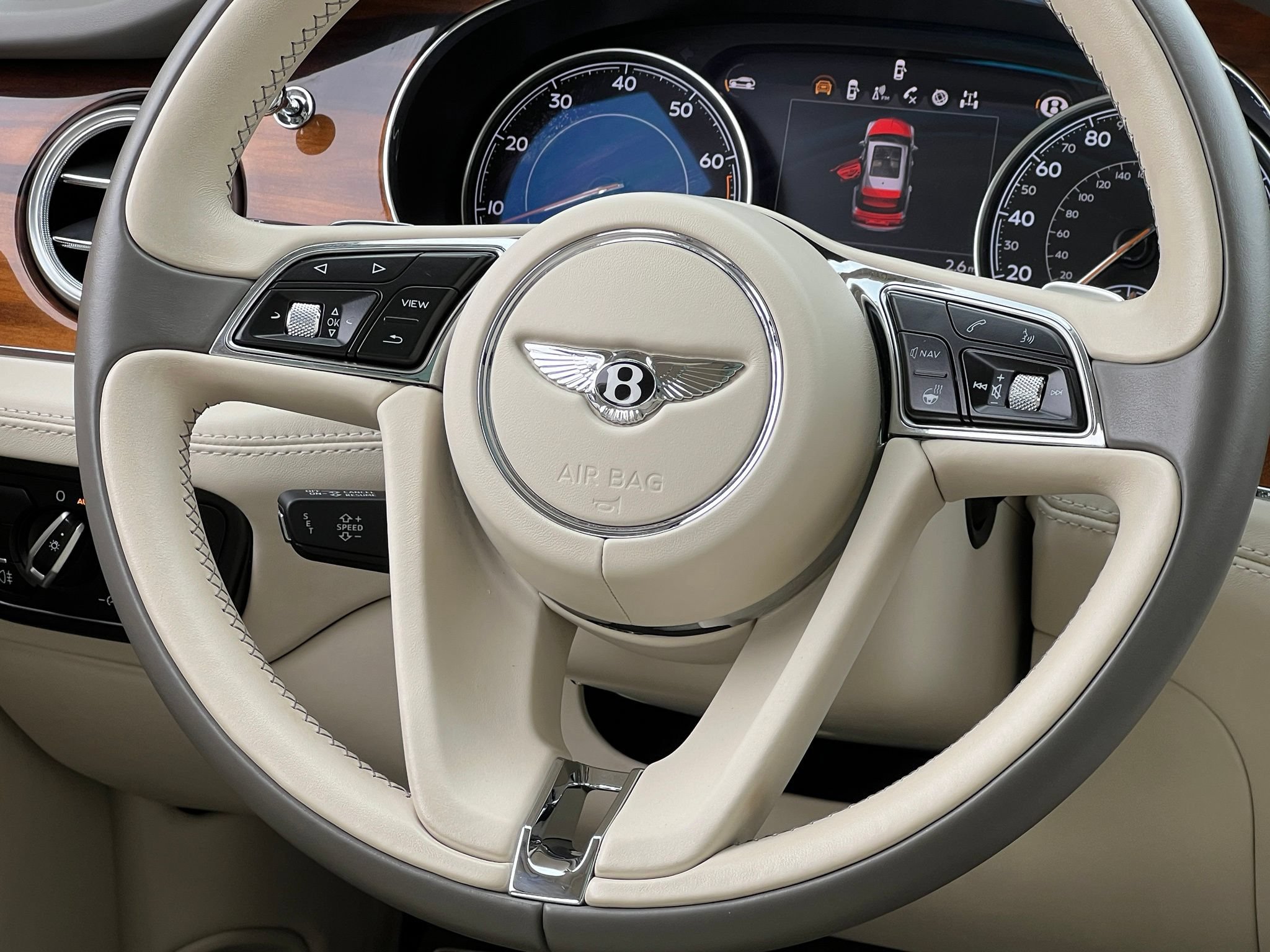 Used 2018 Bentley Bentayga AWD/4WD image 25