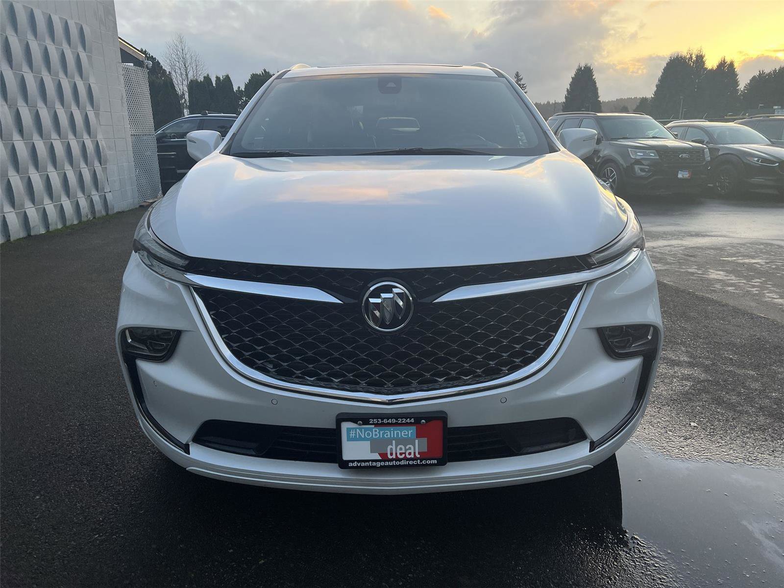 Used 2024 Buick Enclave Avenir image 3