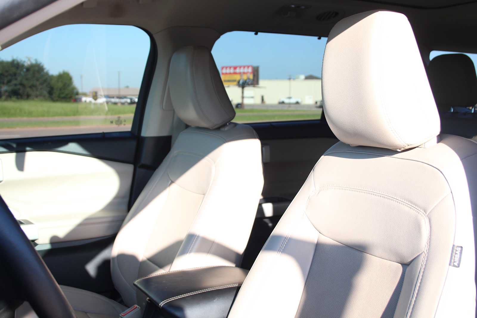 Used 2023 Ford Explorer Limited w/ Limited Technology Package AWD/4WD image 29