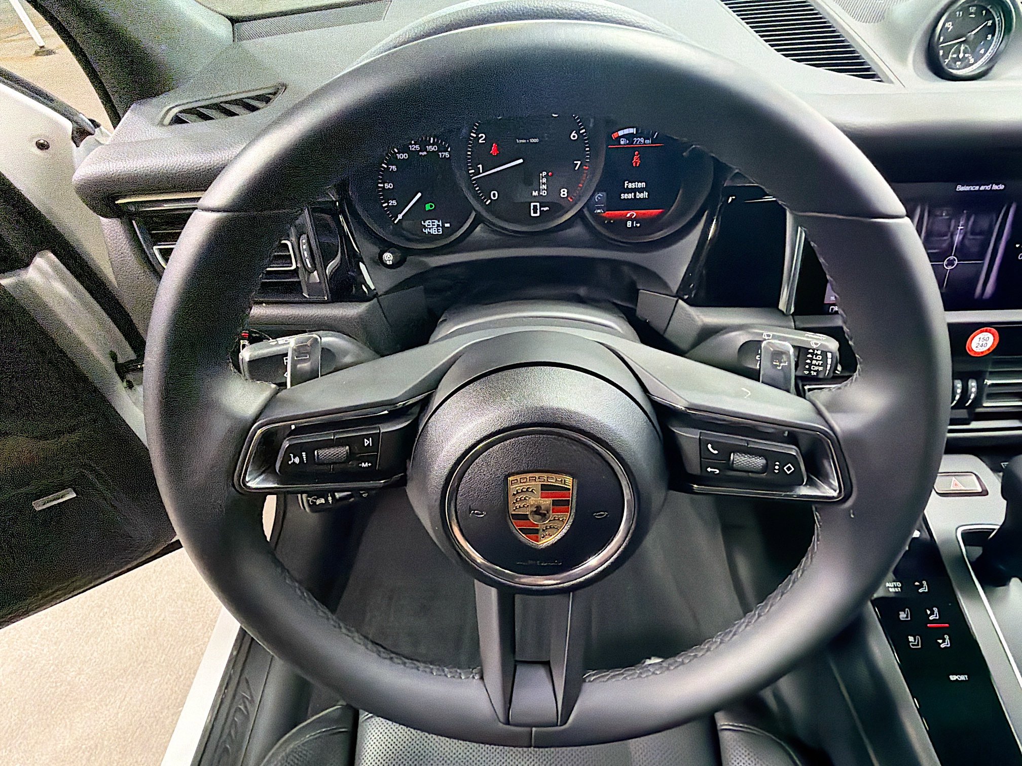 Used 2025 Porsche Macan image 37