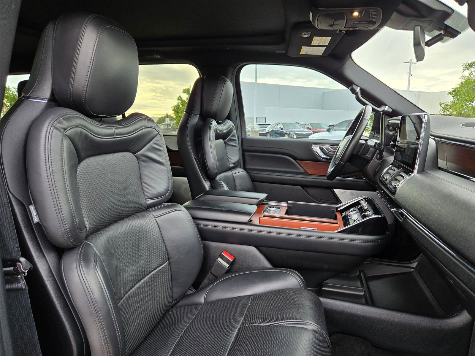 Used 2021 Lincoln Navigator Reserve w/ Luxury Package image 31